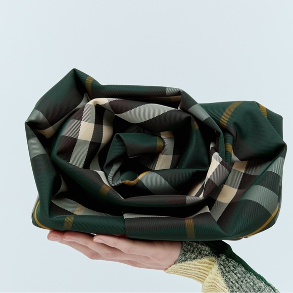 $2190 NEW BURBERRY ROSE NOVA CHECK GREEN CREAM LARGE CLUTCH BAG PURSE - Picture 1 of 7